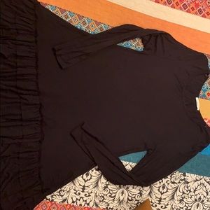 Easel black tunic